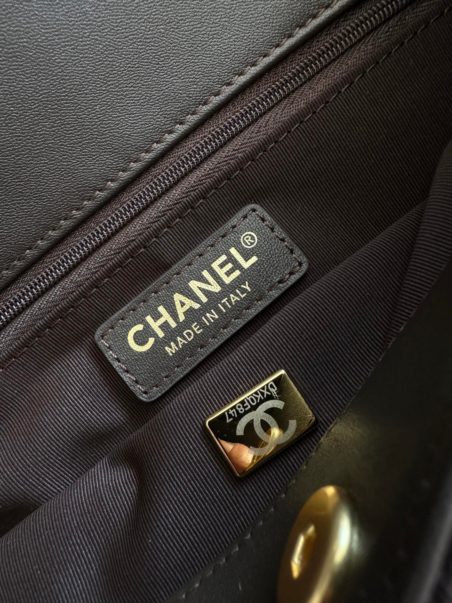 Chanel Gold Product AS5885