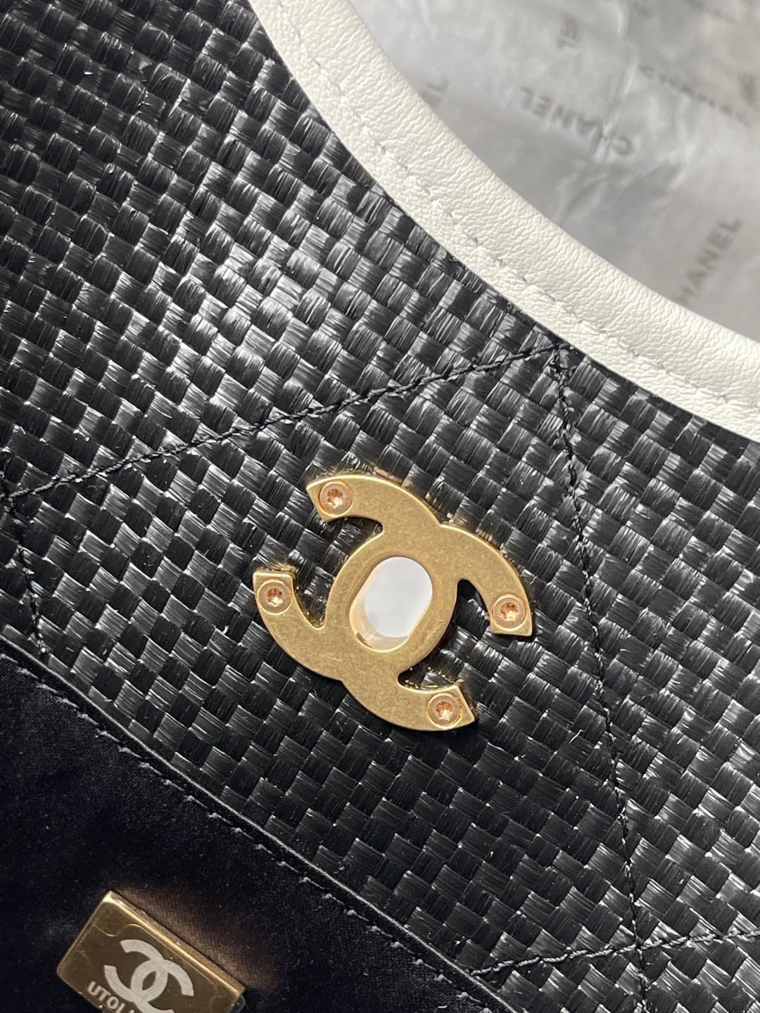 Chanel Tote Bag AS6015