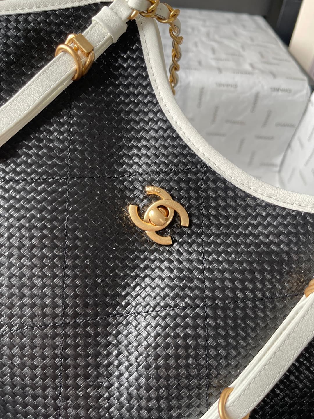 Chanel Tote Bag AS6015
