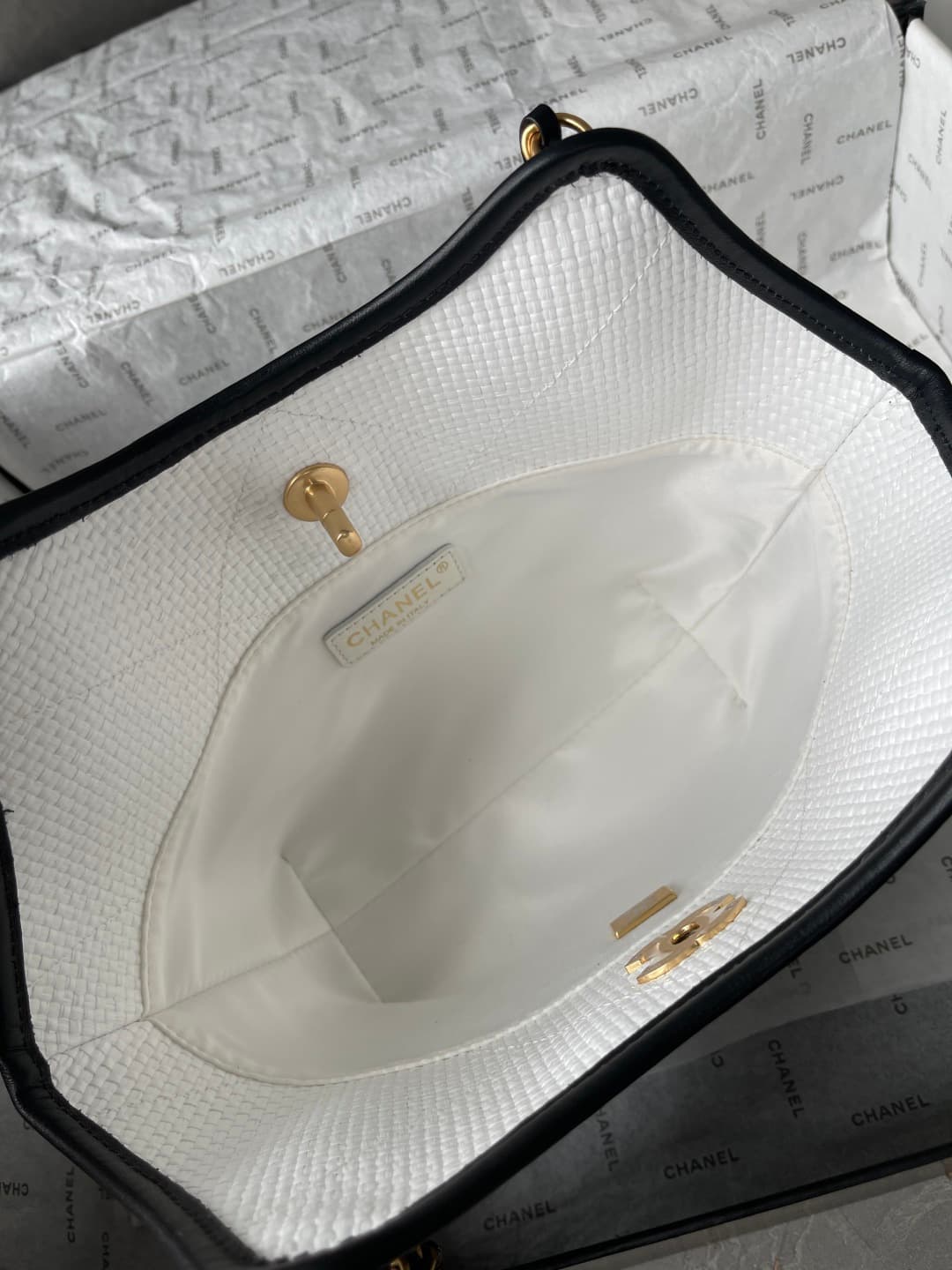 Chanel Tote Bag AS6015