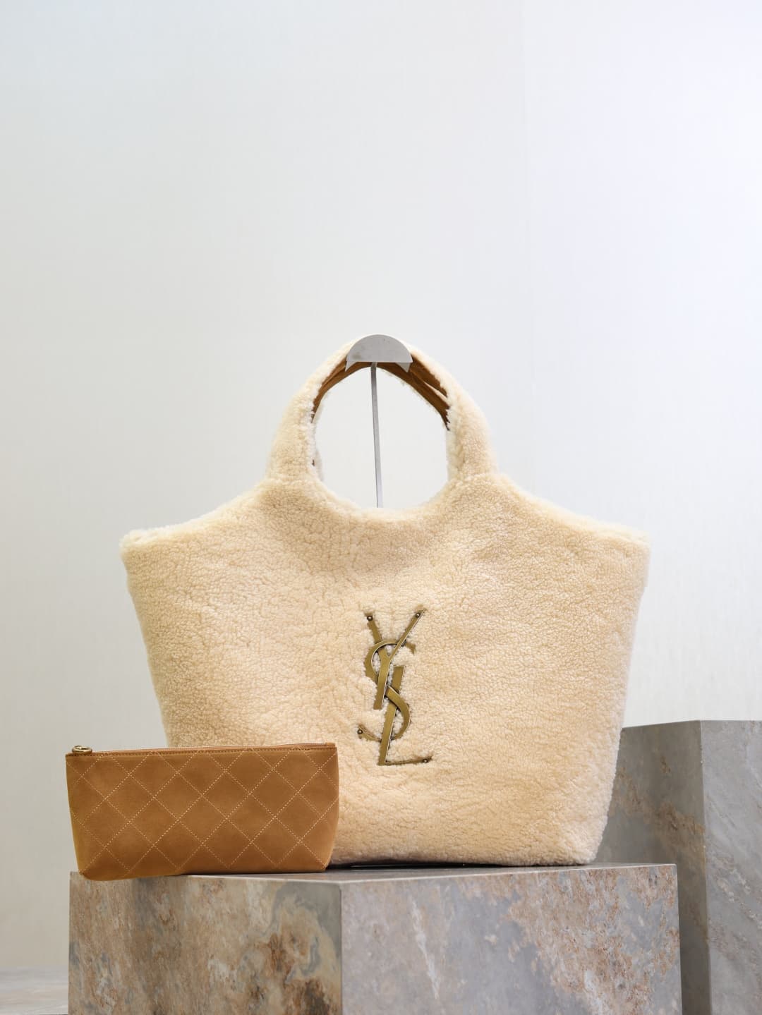 Saint Laurent Cream Large Bag 698651