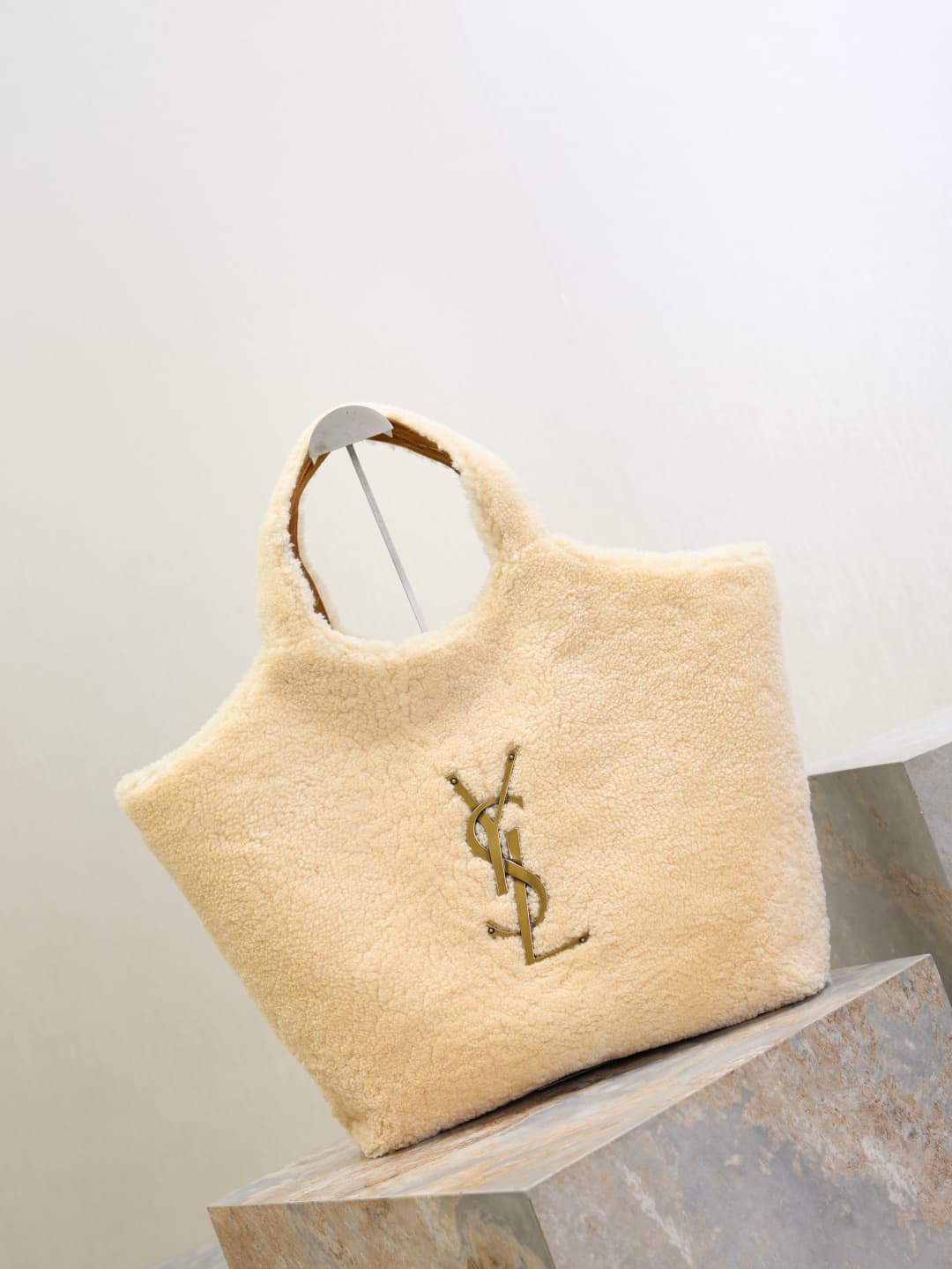 Saint Laurent Cream Large Bag 698651
