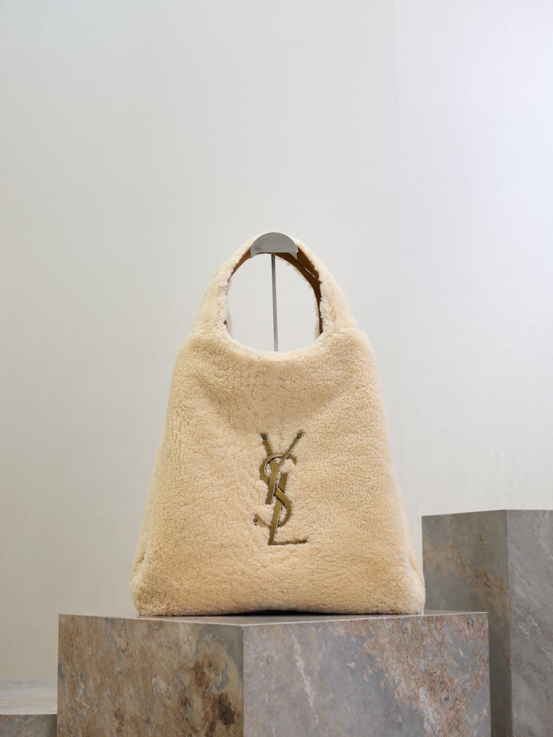 Saint Laurent Cream Large Bag 698651