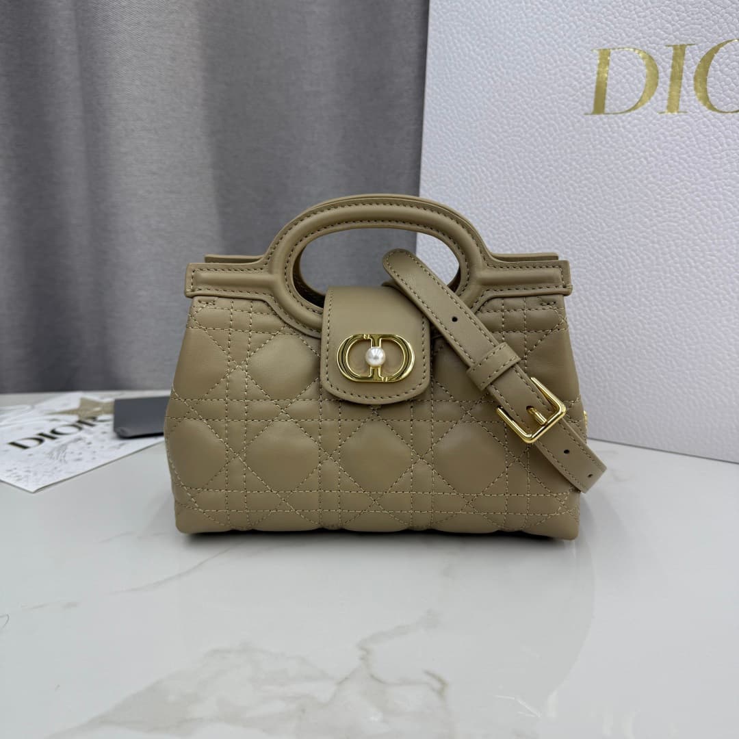 Dior White Bag S3123