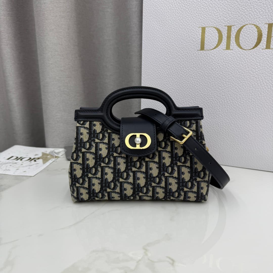 Dior White Bag S3123