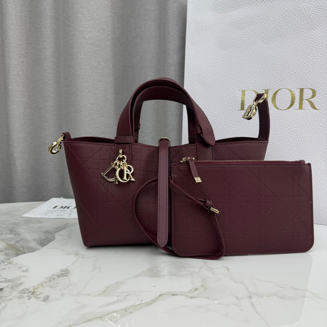 Dior Red Small Product M2822