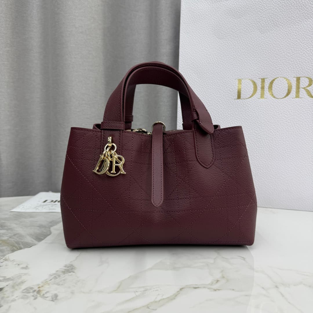 Dior Red Small Product M2822