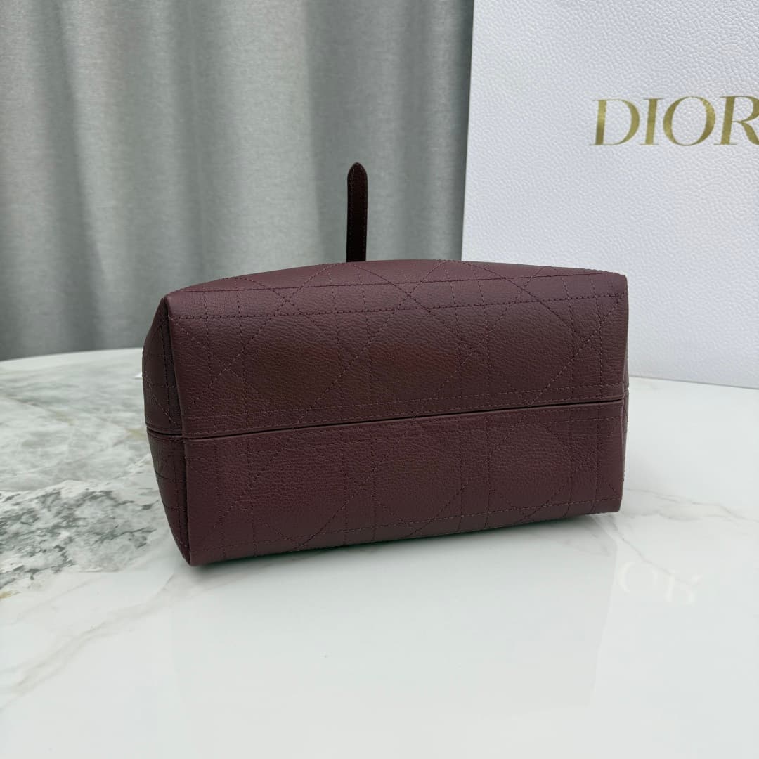 Dior Red Small Product M2822