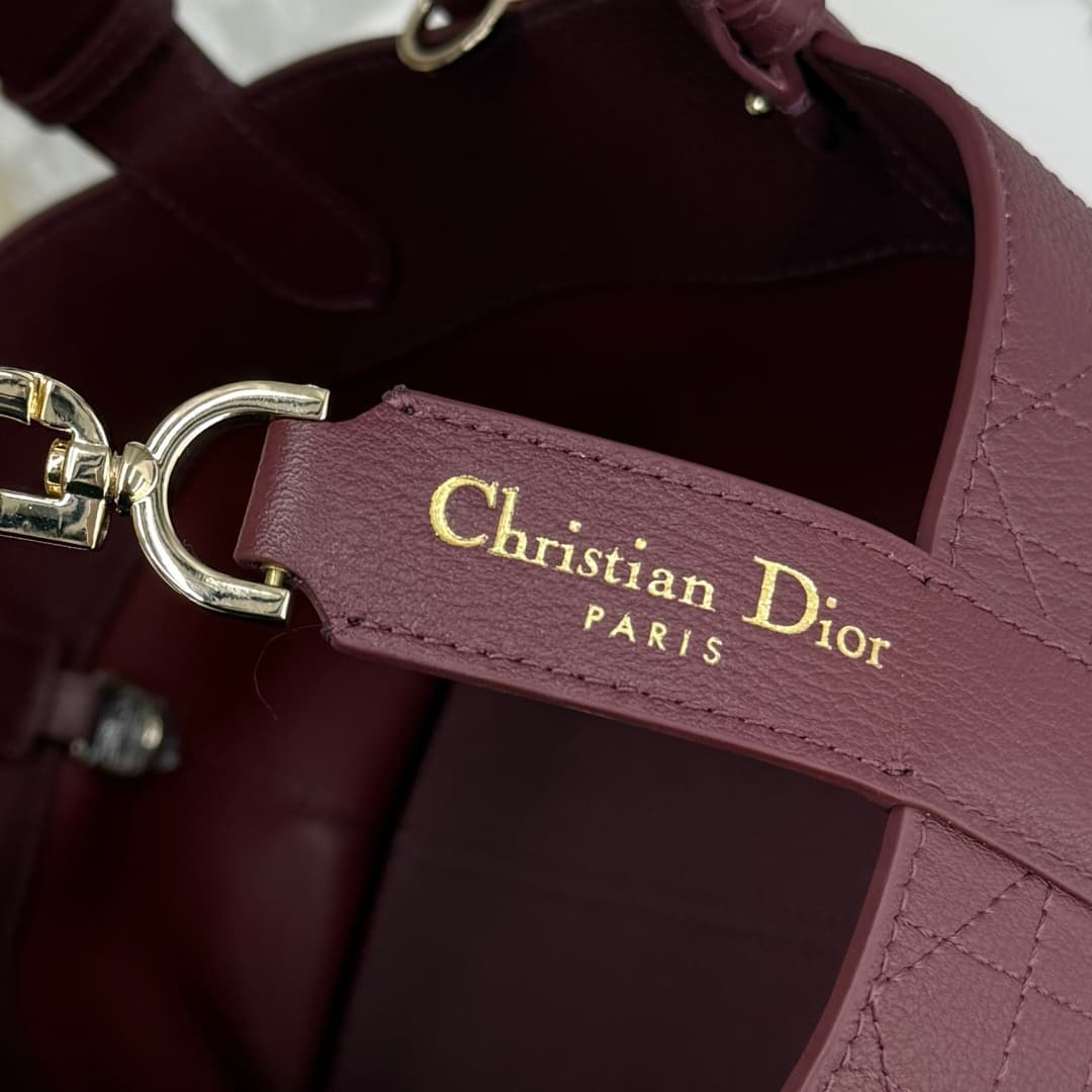 Dior Red Small Product M2822