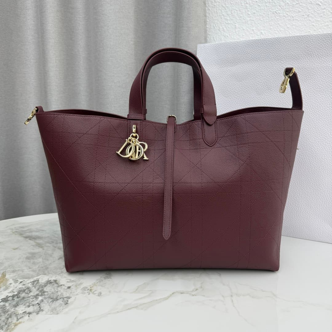 Dior Red Wallet M2820