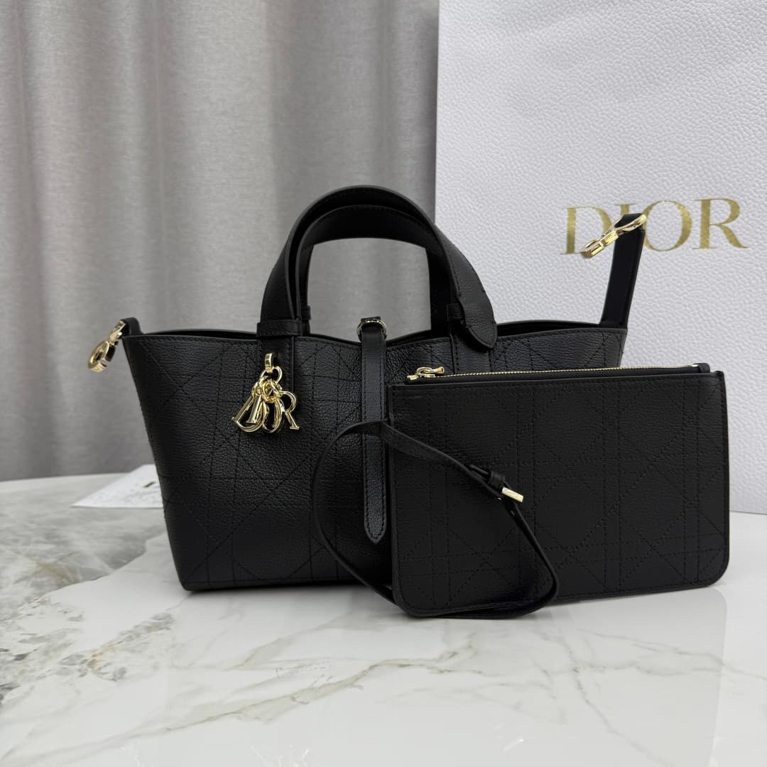 Dior Black Small Product M2822