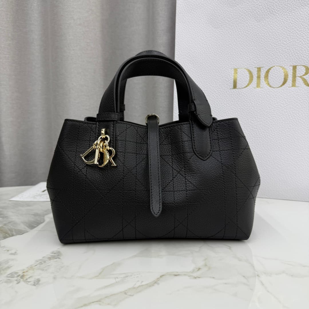 Dior Black Small Product M2822