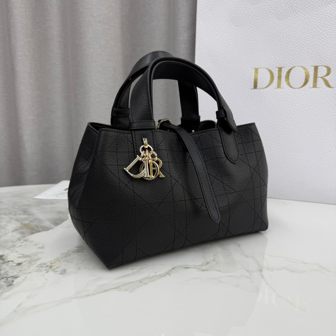 Dior Black Small Product M2822