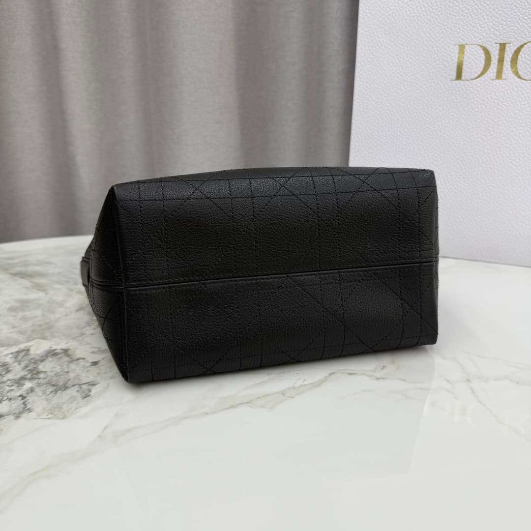 Dior Black Small Product M2822
