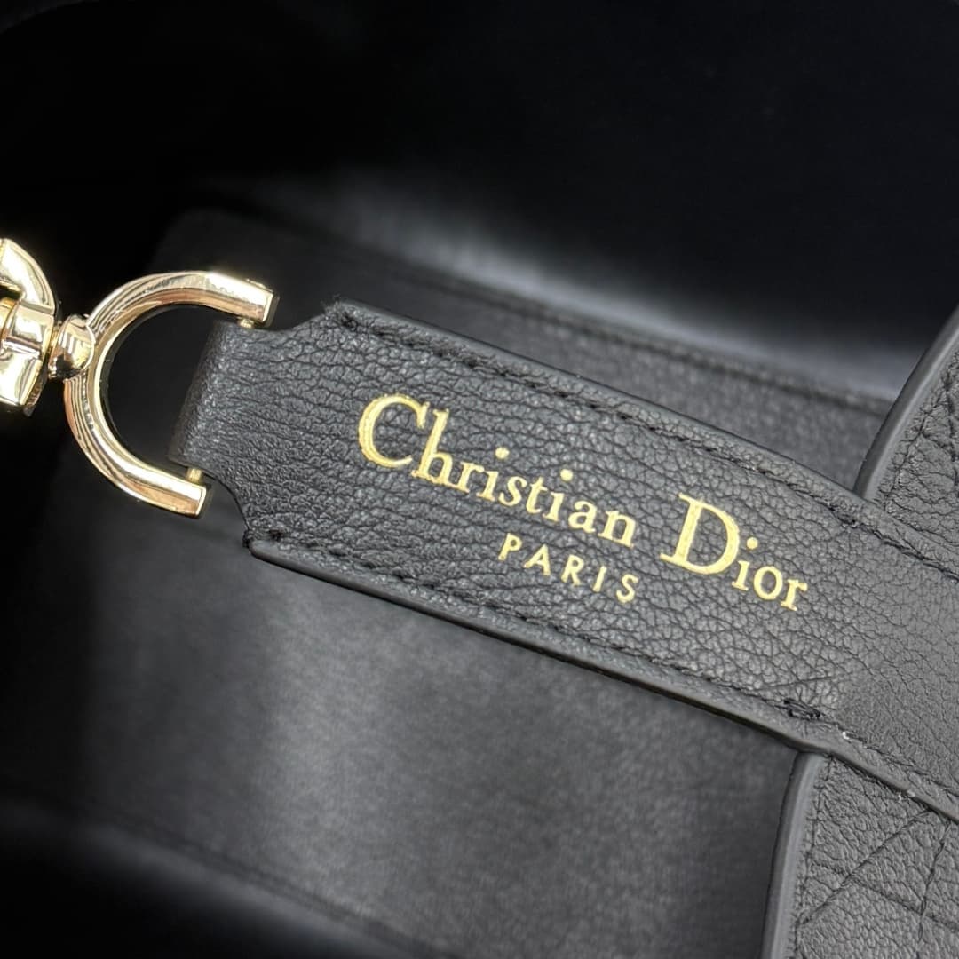 Dior Black Small Product M2822