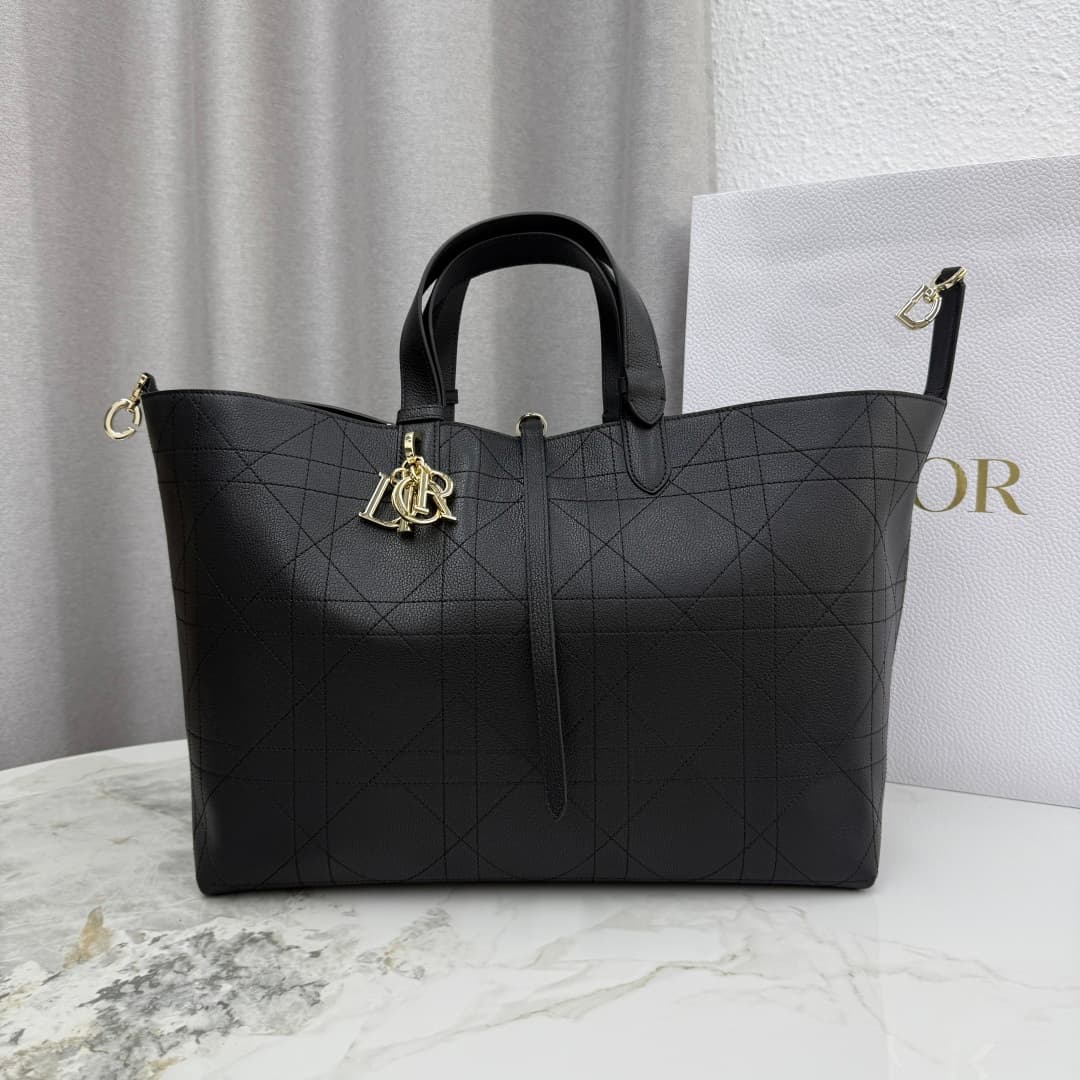 Dior Black Wallet M2820