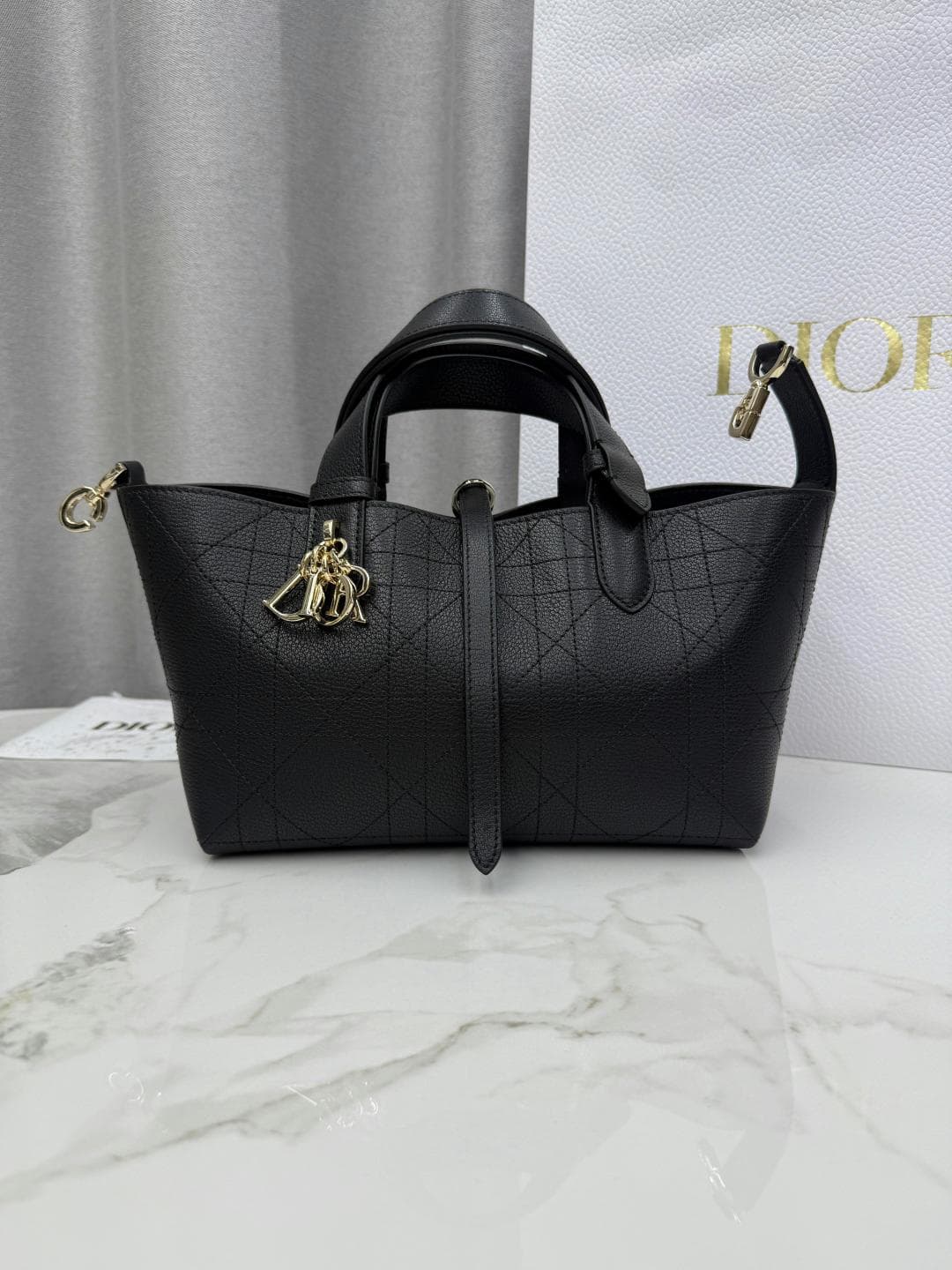Dior Product M2820