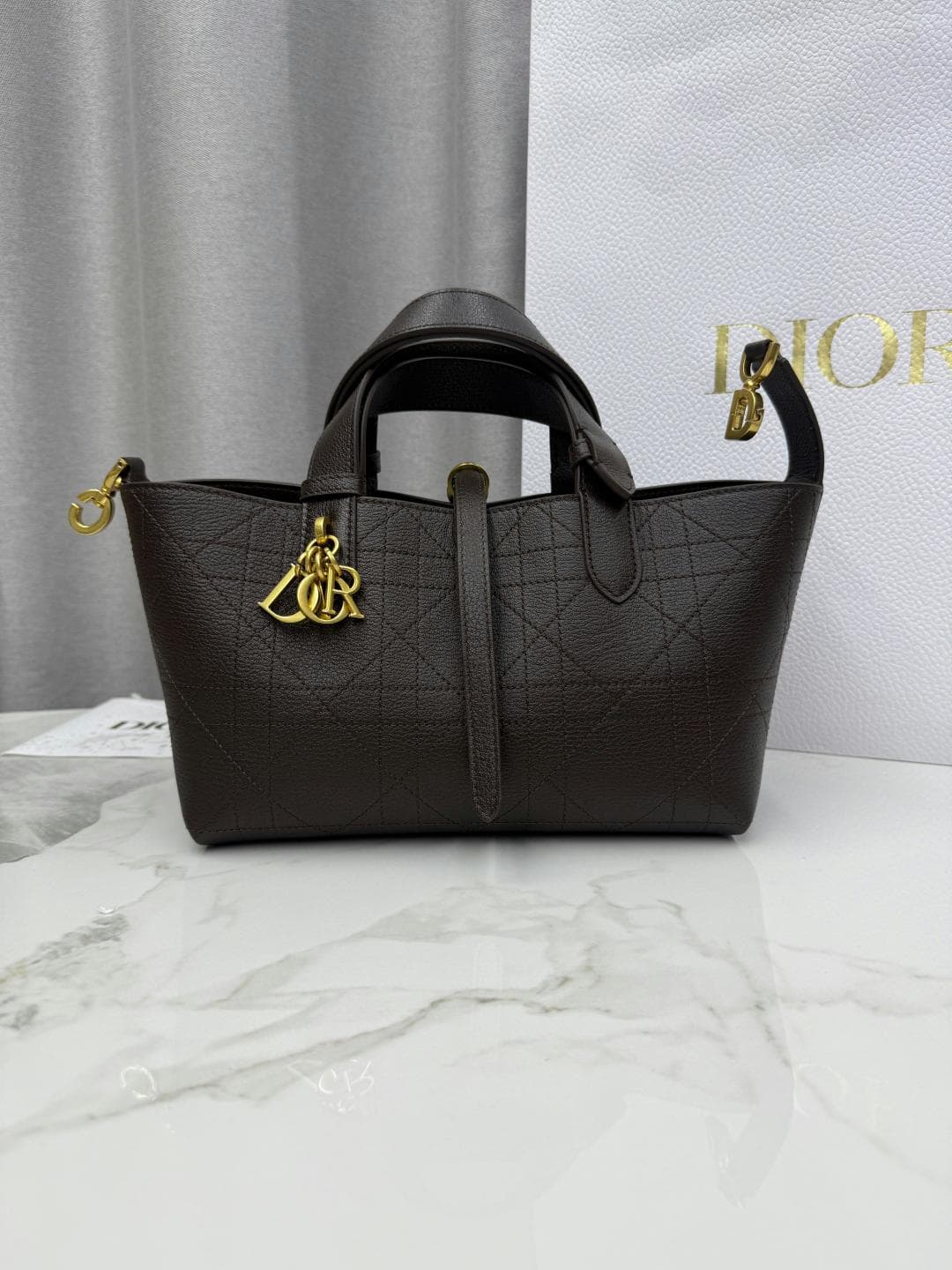 Dior Product M2820