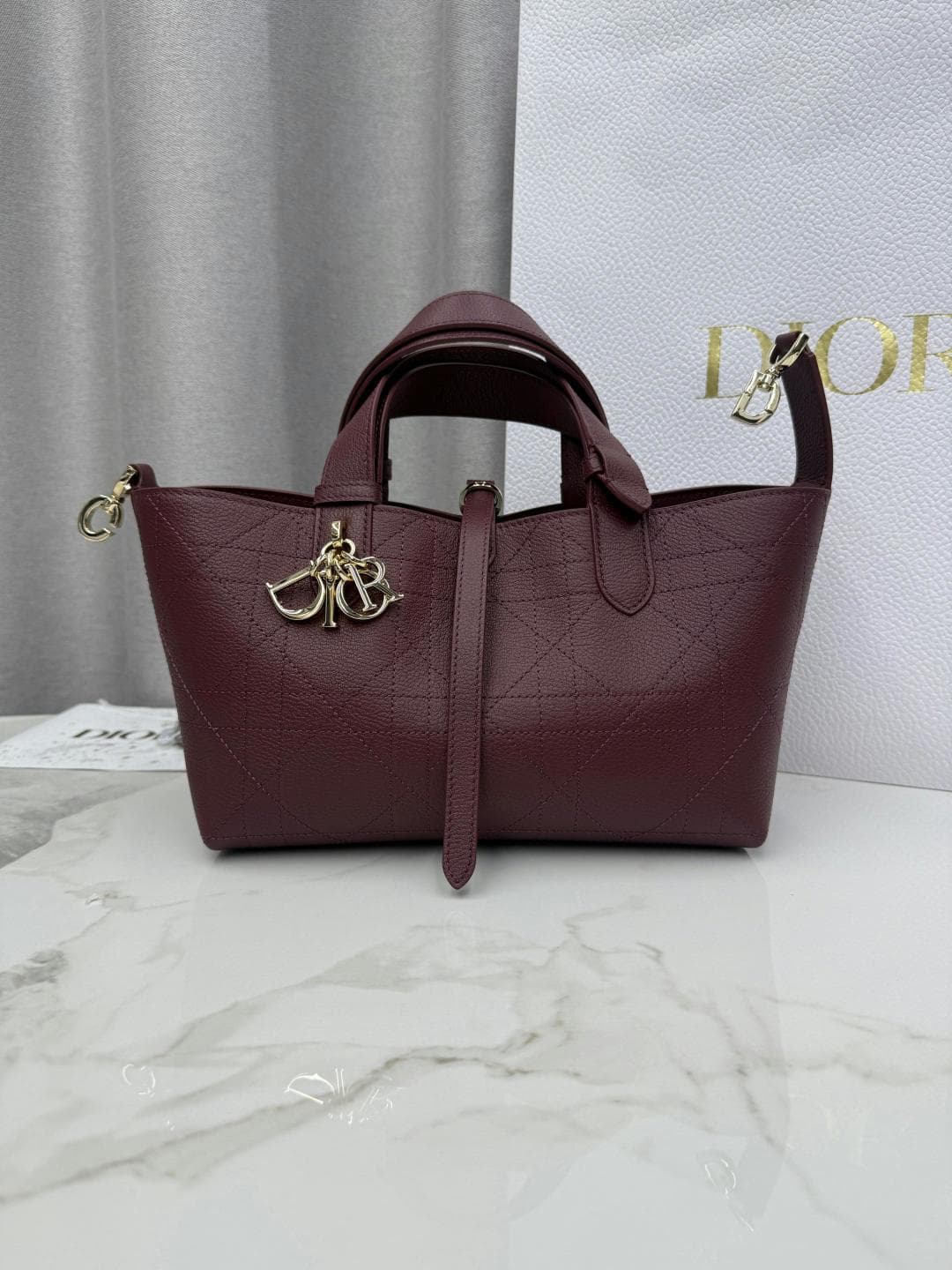 Dior Product M2820