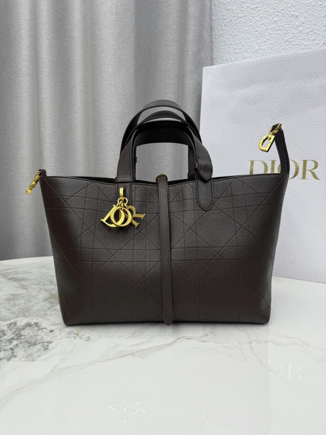 Dior Product M2820