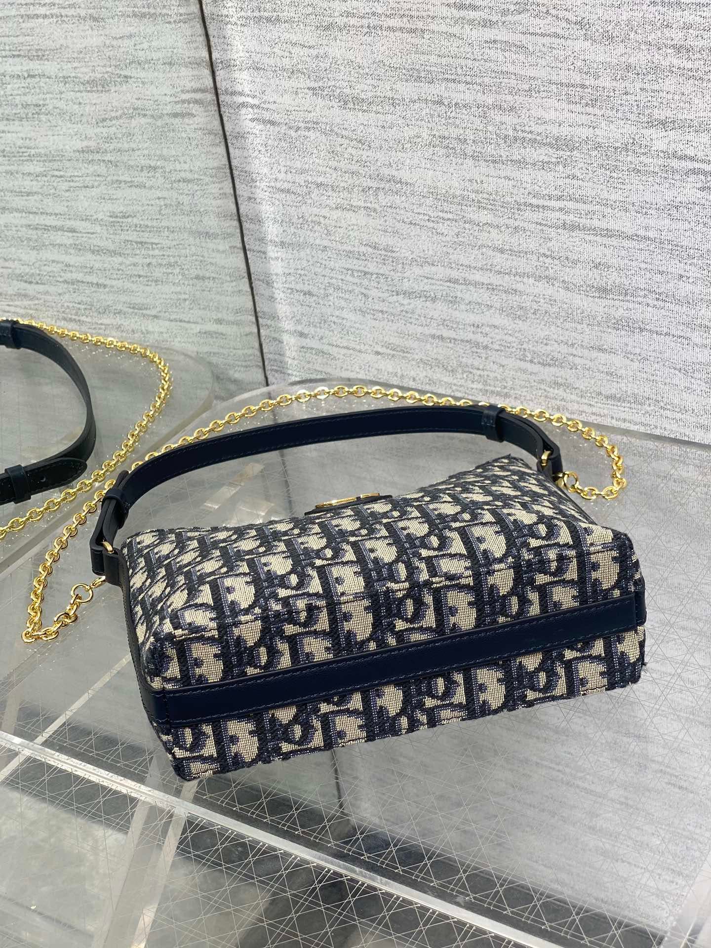Dior Pouch 5562