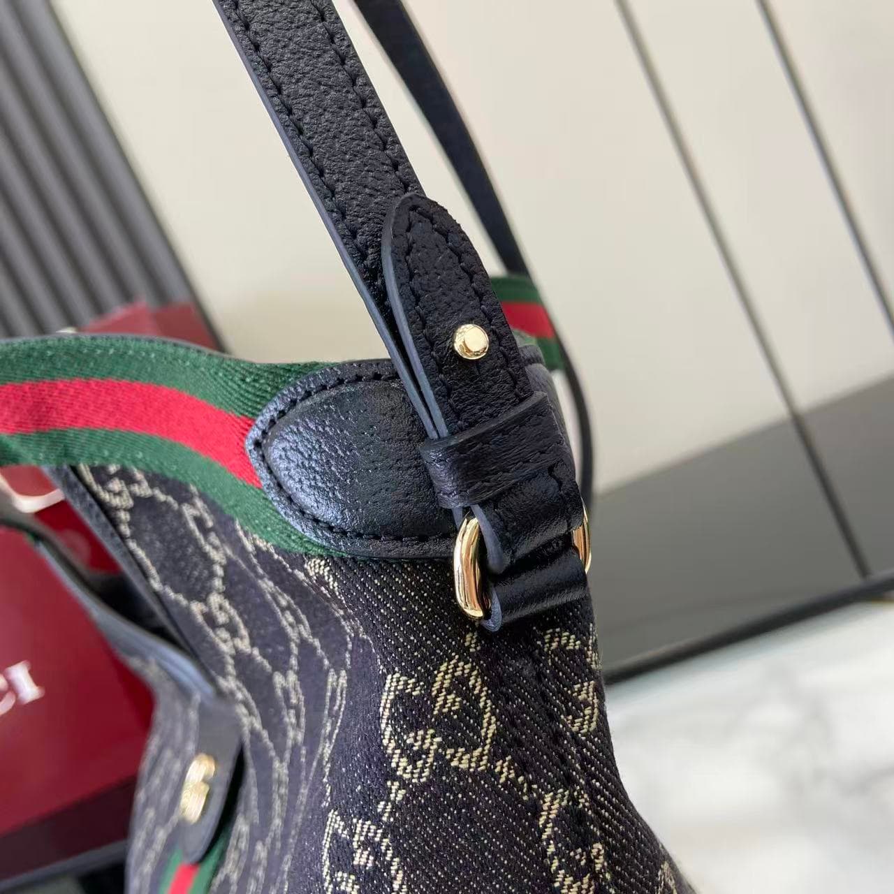 Gucci Black Small Tote Bag 860845