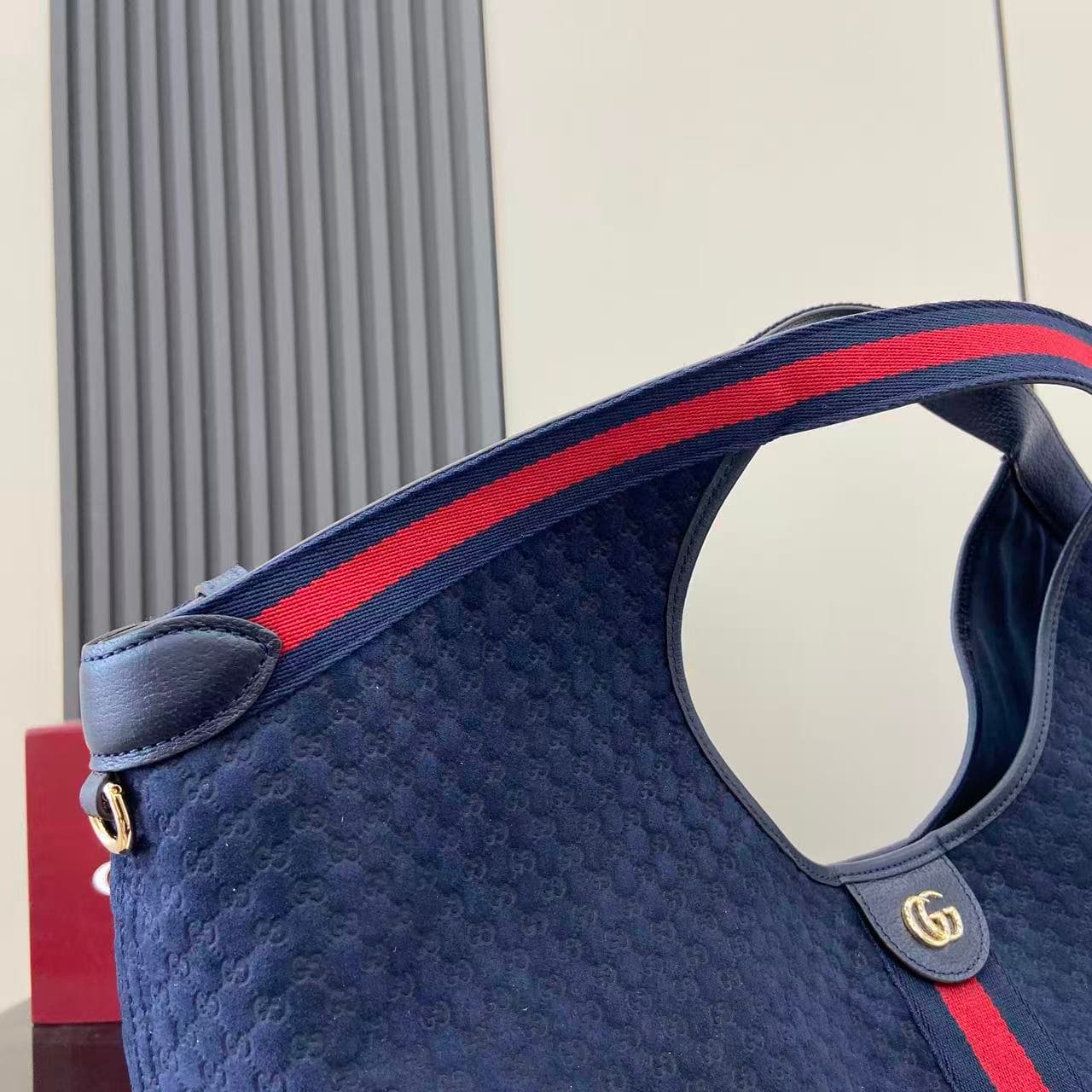 Gucci Blue Pouch 853971