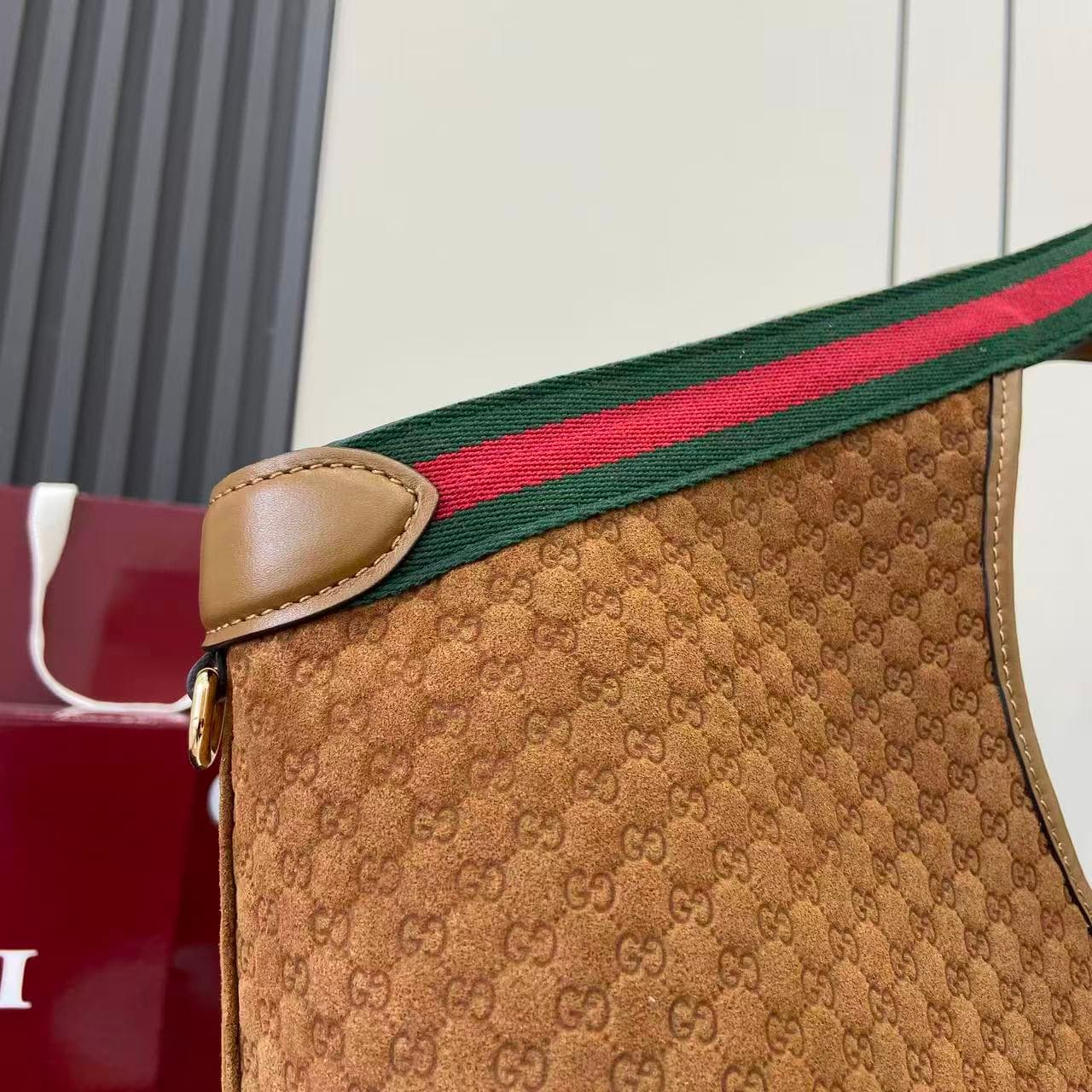 Gucci Brown Pouch 853971