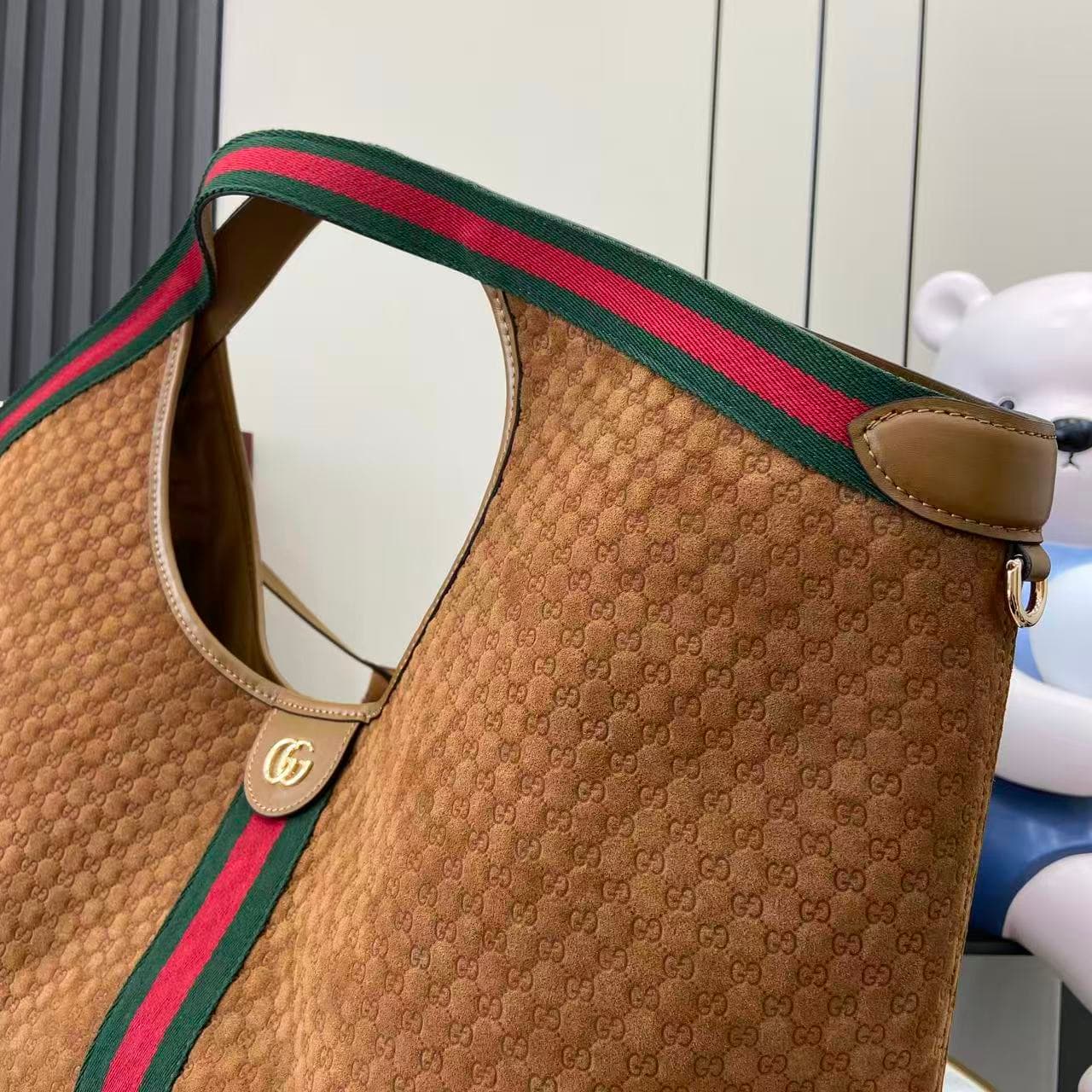 Gucci Brown Pouch 853971