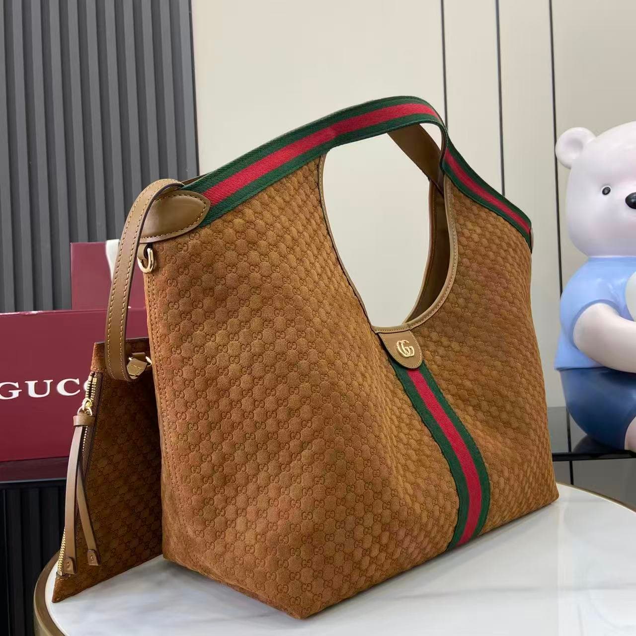 Gucci Brown Pouch 853971