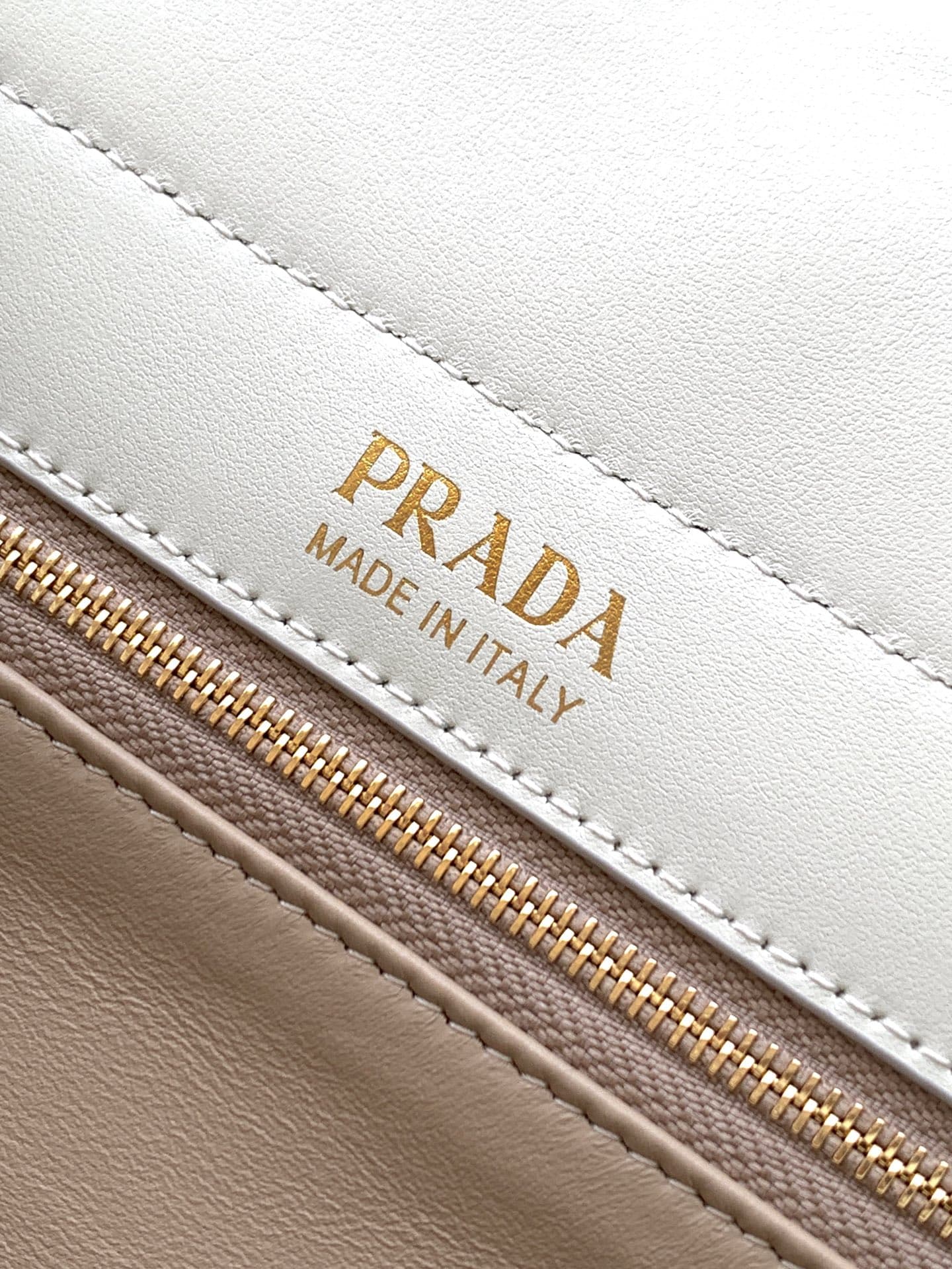 Prada Gold Product 1BC262