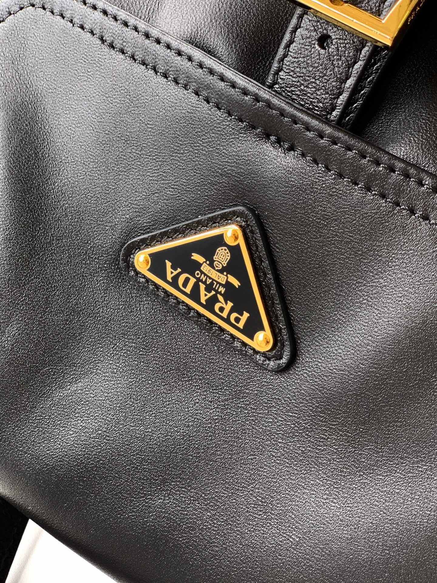 Prada Backpack 1BZ080