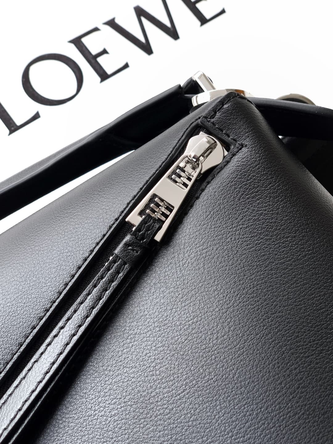 Loewe Black Medium Product S242488