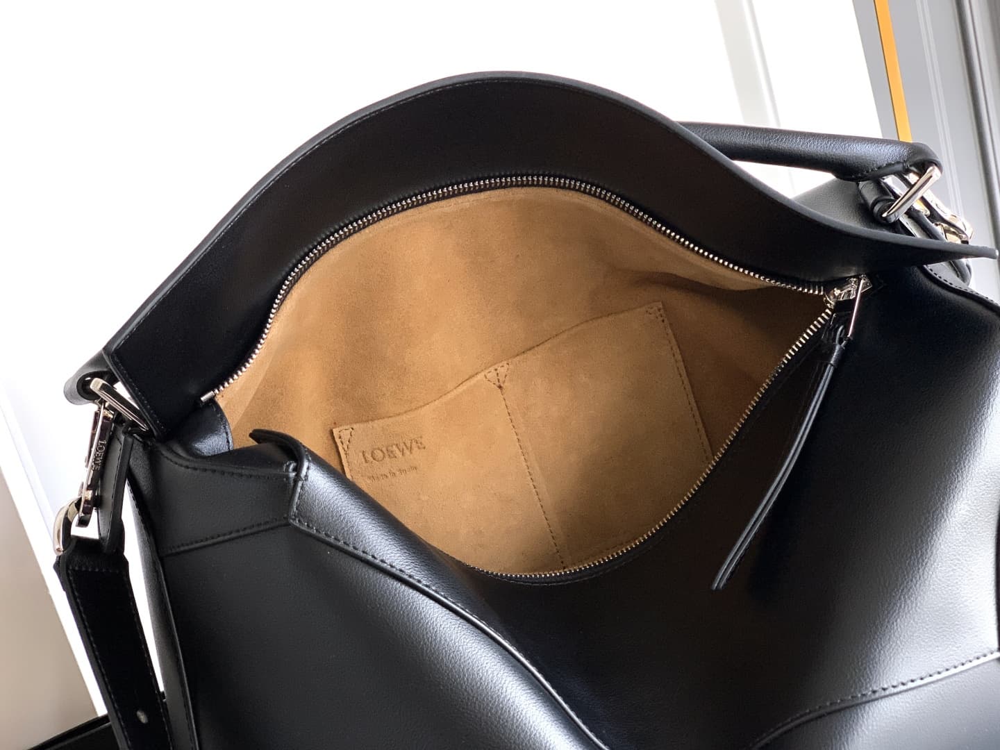 Loewe Black Medium Product S242488