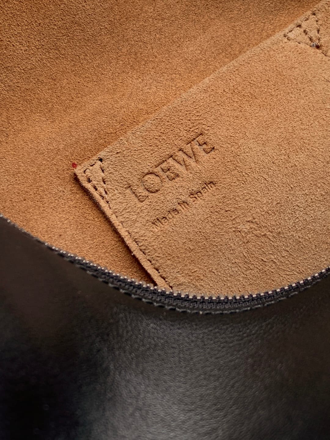 Loewe Black Medium Product S242488