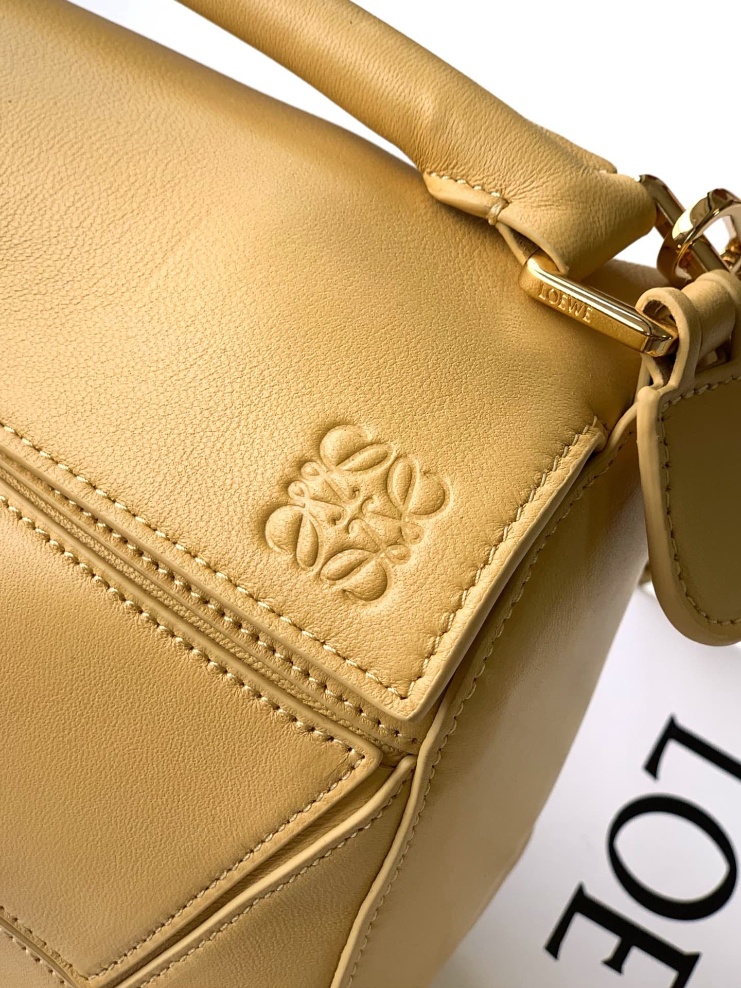 Loewe Yellow Product S250505