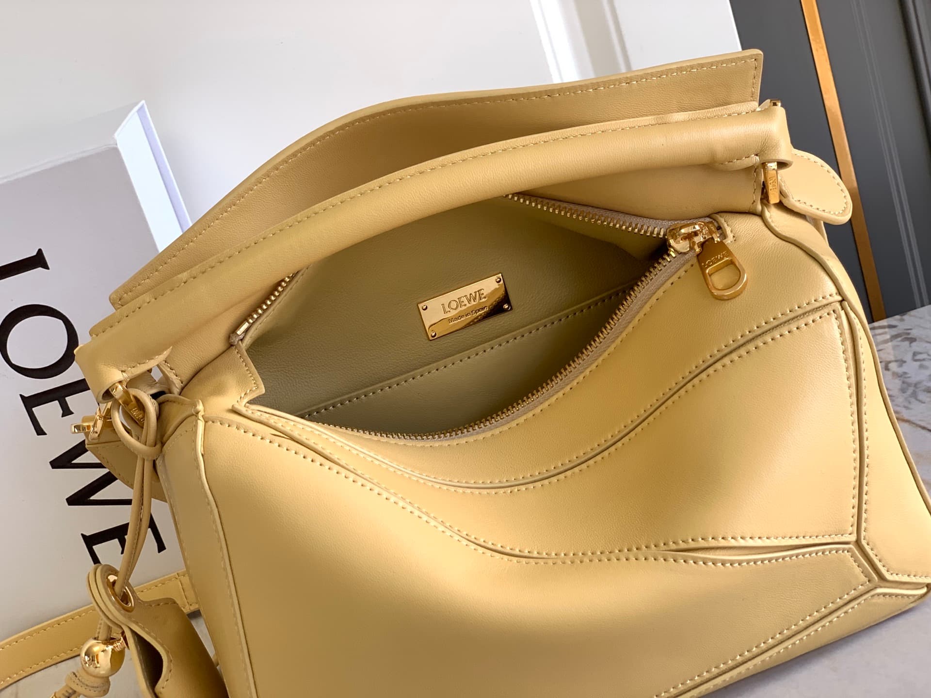 Loewe Yellow Product S250505