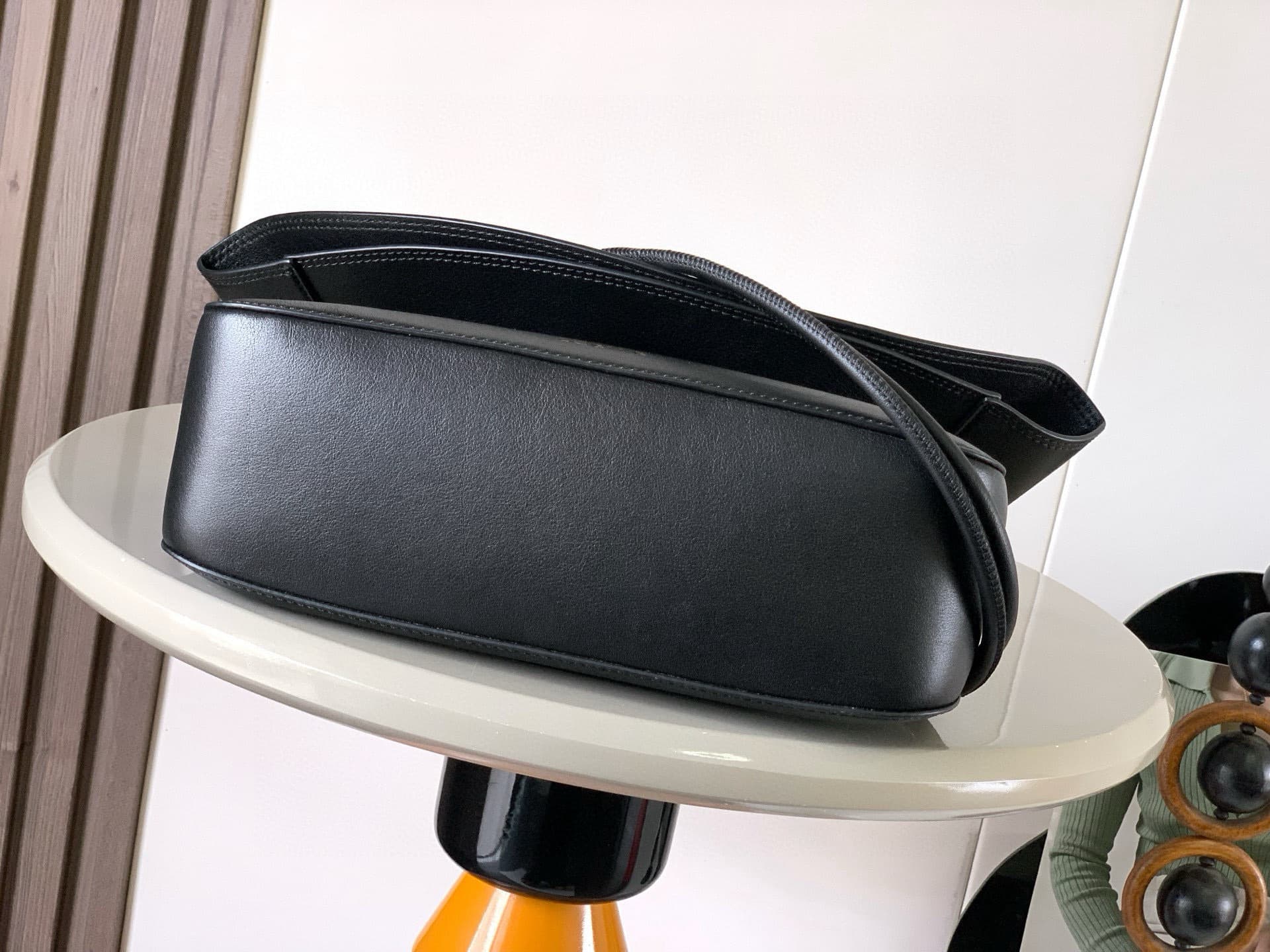 Loewe Black Medium Product 9150