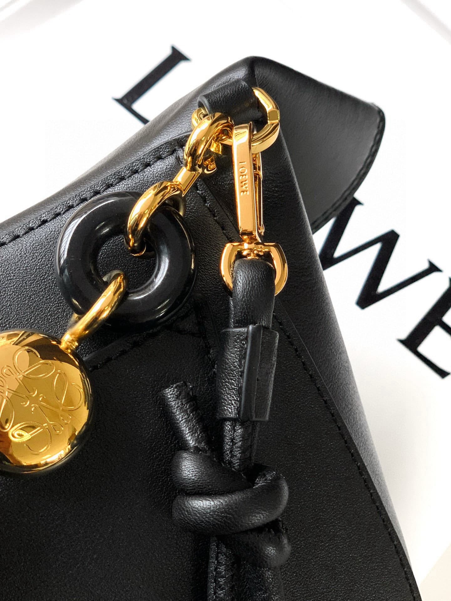 Loewe Black Medium Product 9150