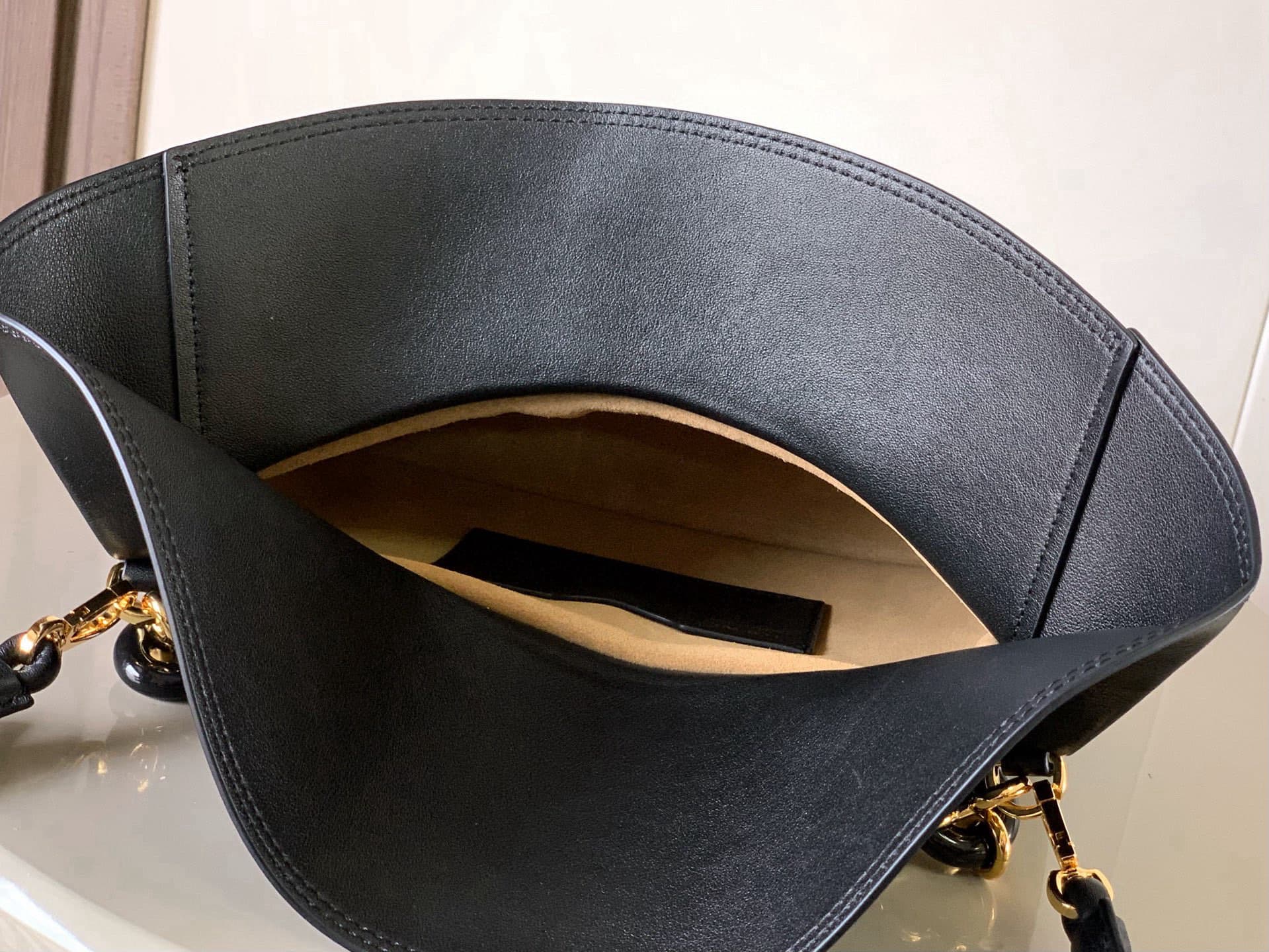 Loewe Black Medium Product 9150