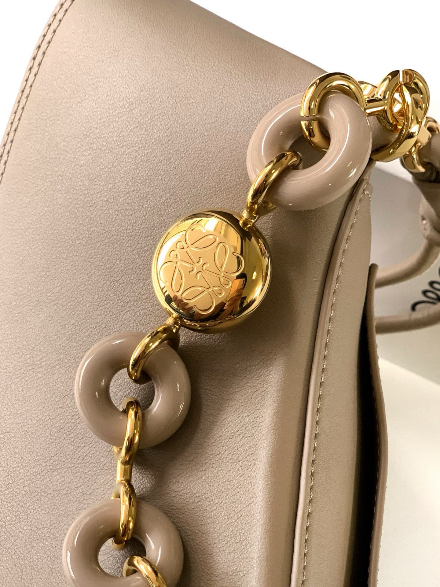 Loewe Gold Medium Product 9150
