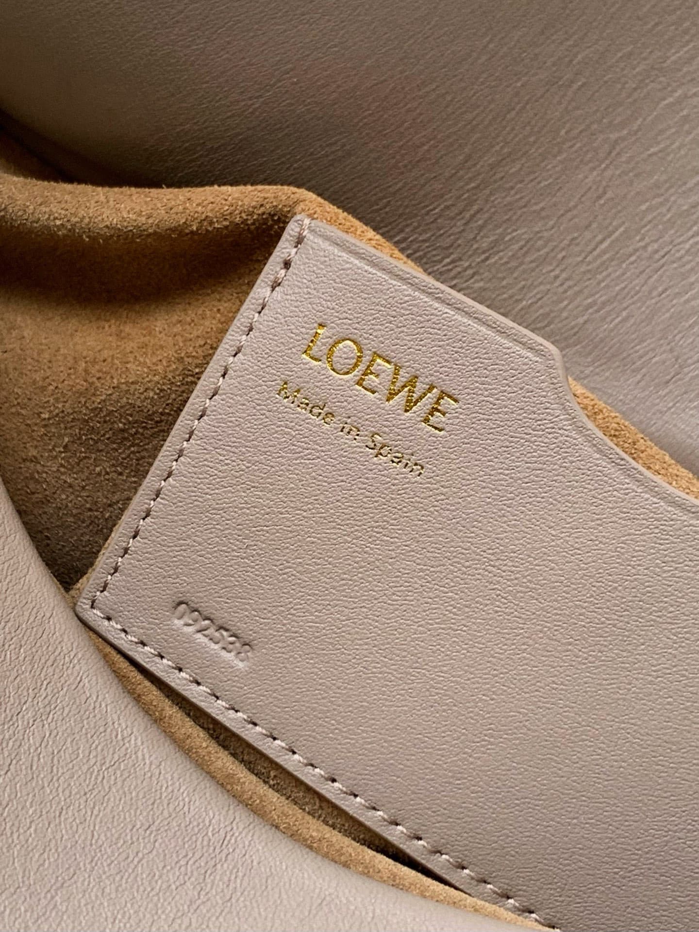 Loewe Gold Medium Product 9150