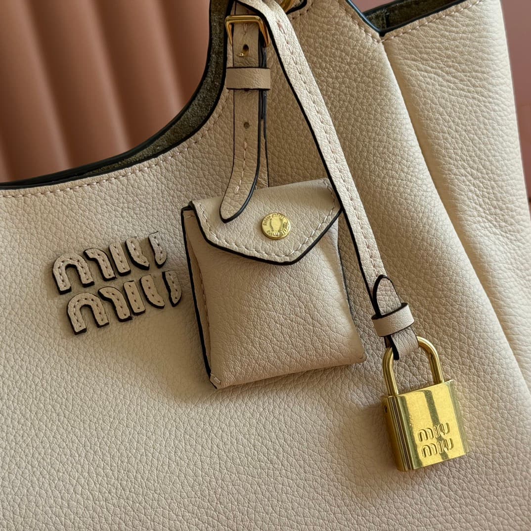 miumiu 谬谬 Tote Bag 5ba304