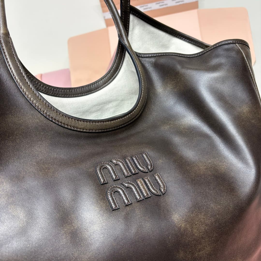 miumiu 谬谬 Black Tote Bag 5BG276