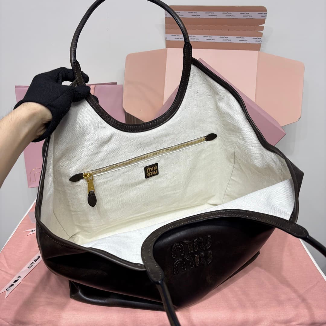 miumiu 谬谬 Black Tote Bag 5BG276