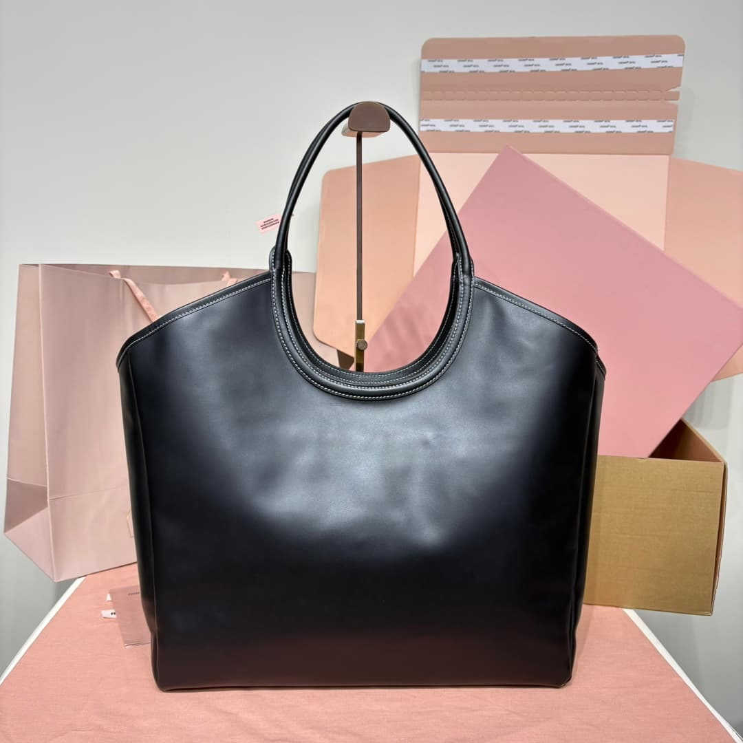 miumiu 谬谬 Tote Bag