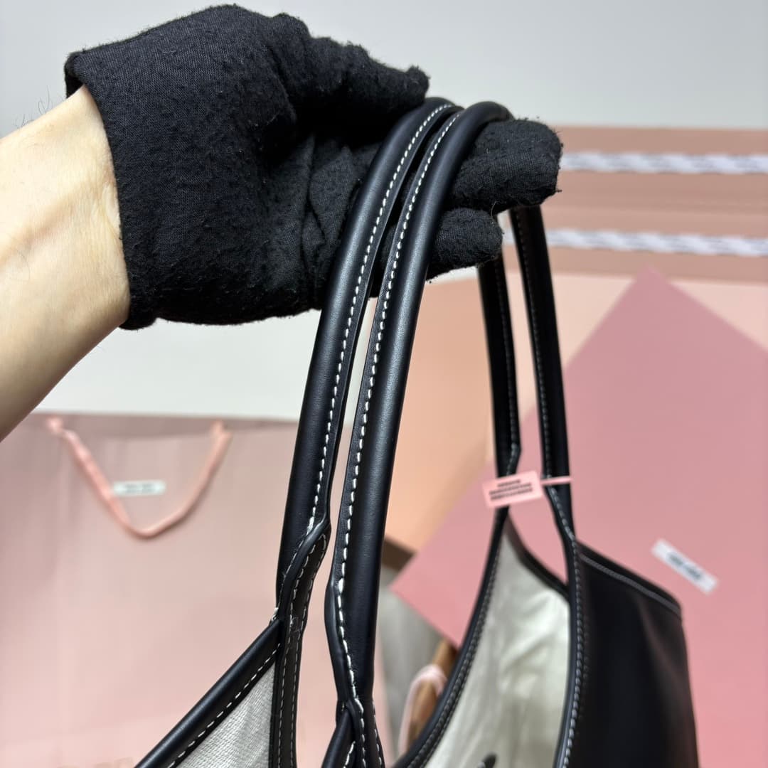 miumiu 谬谬 Tote Bag