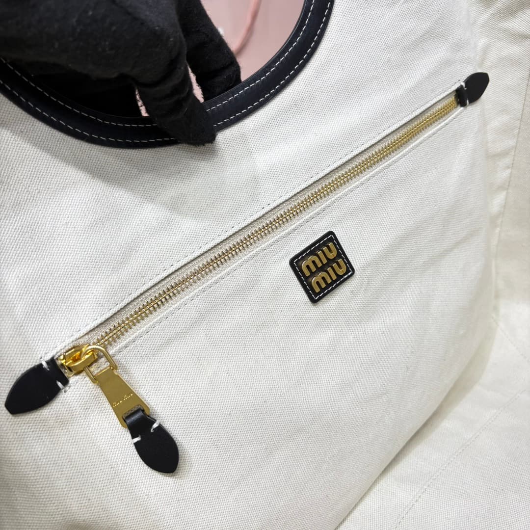 miumiu 谬谬 Tote Bag