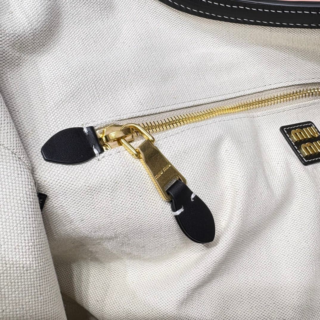 miumiu 谬谬 Tote Bag
