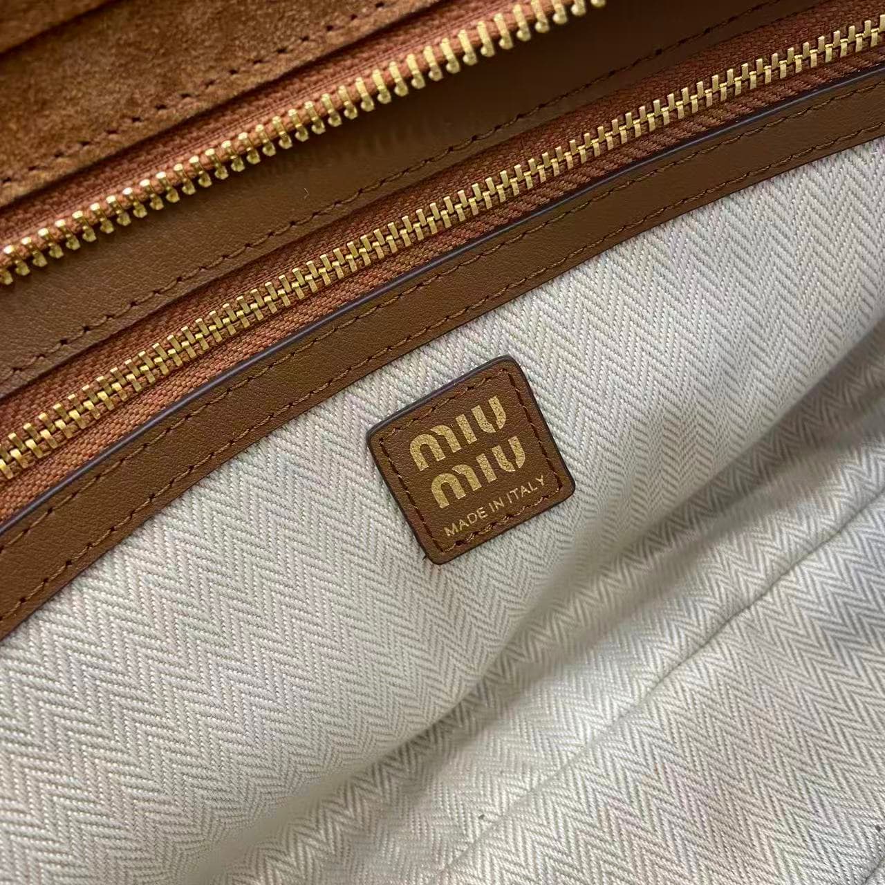 miumiu 谬谬 Brown Shoulder Bag 5BC182